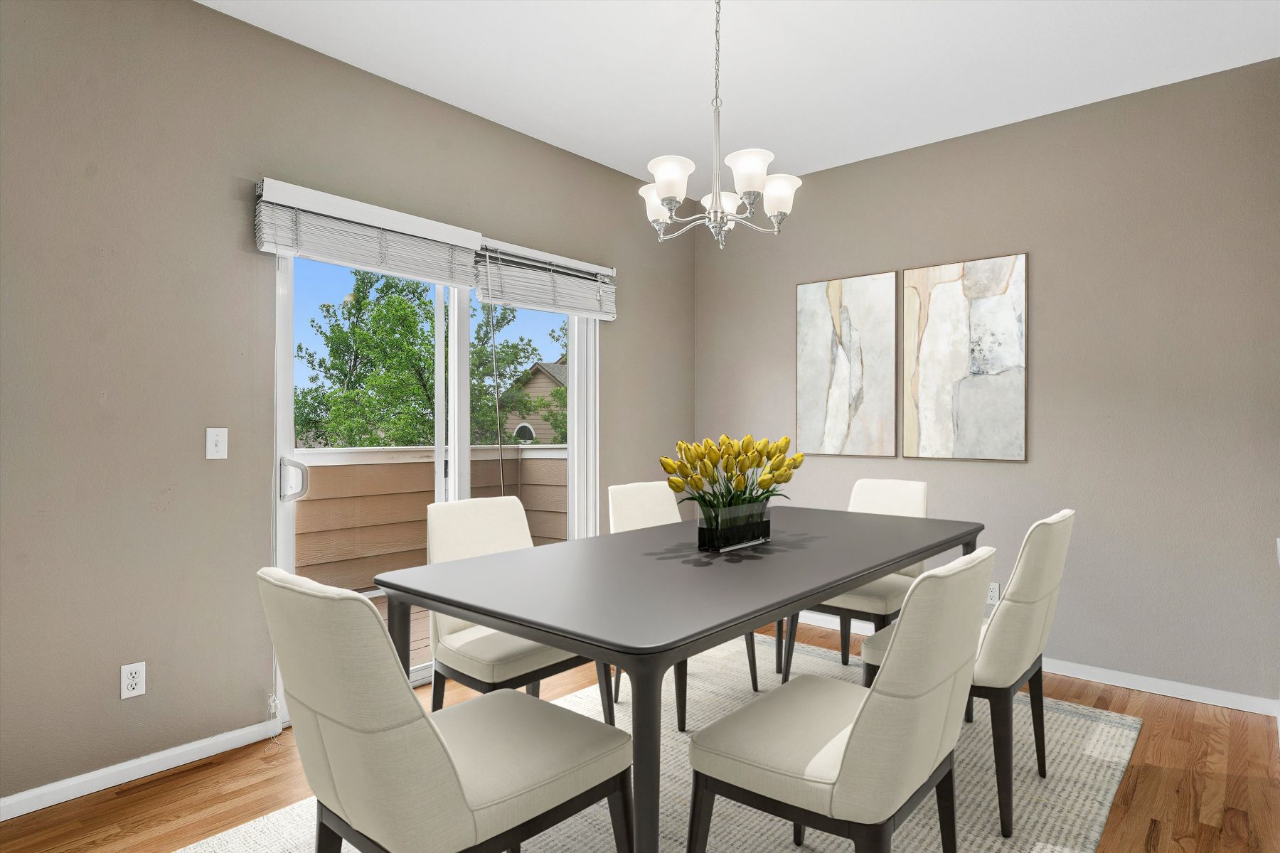 Beautifully maintained three-level townhome - 物件實景