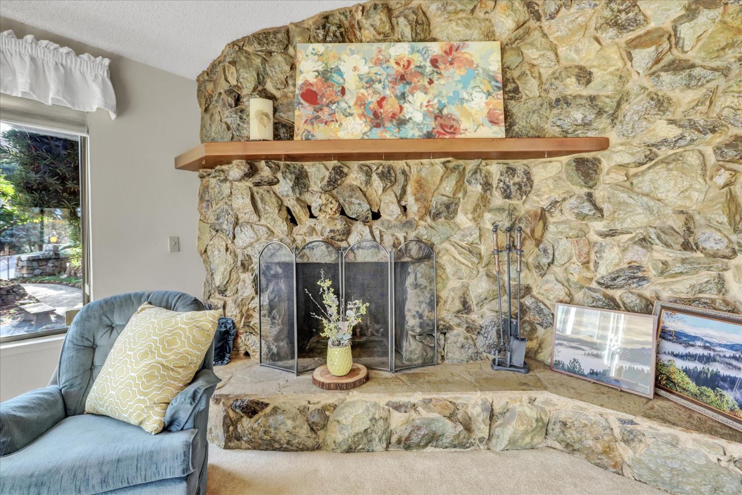 Grass Valley, California, 95949, United States, 3 Bedrooms Bedrooms, ,3 BathroomsBathrooms,Residential,For Sale,1990483