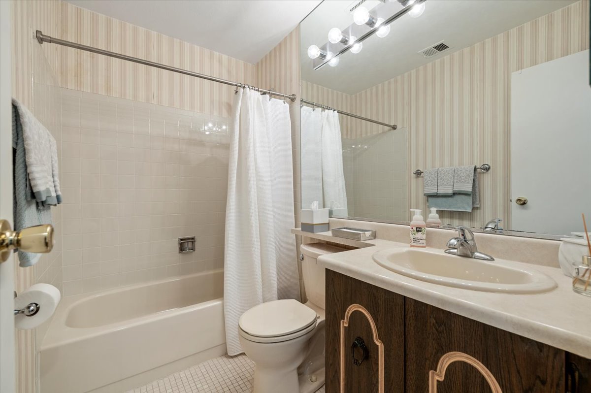 Massapequa Park, New York, 11762, United States, 2 Bedrooms Bedrooms, ,2 BathroomsBathrooms,Residential,For Sale,2008592