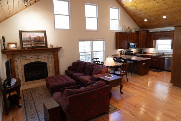 Murphy, North Carolina, 28906, United States, 4 Bedrooms Bedrooms, ,4 BathroomsBathrooms,Residential,For Sale,1989693