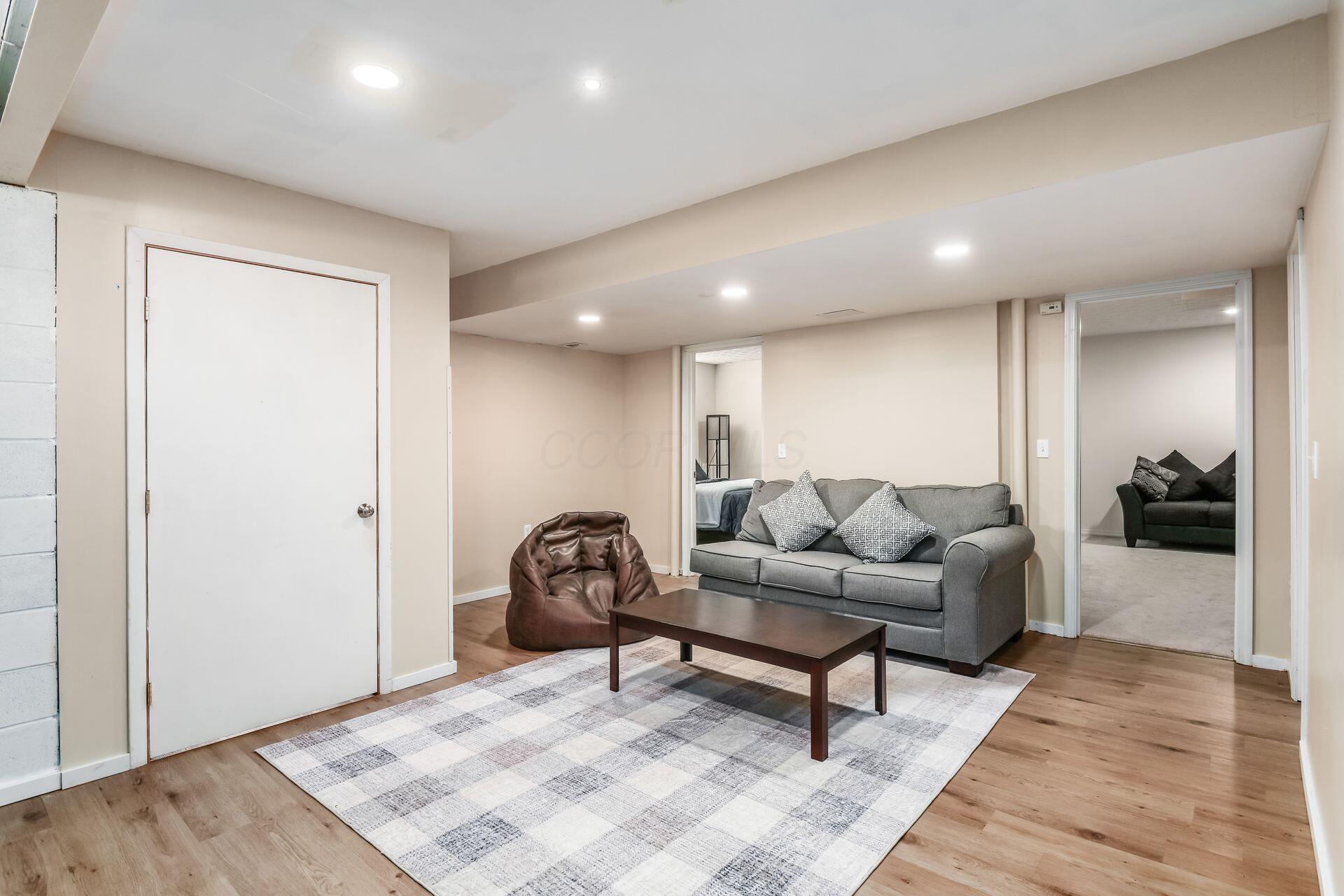 Hilliard, Ohio, 43026, United States, 4 Bedrooms Bedrooms, ,4 BathroomsBathrooms,Residential,For Sale,1965568