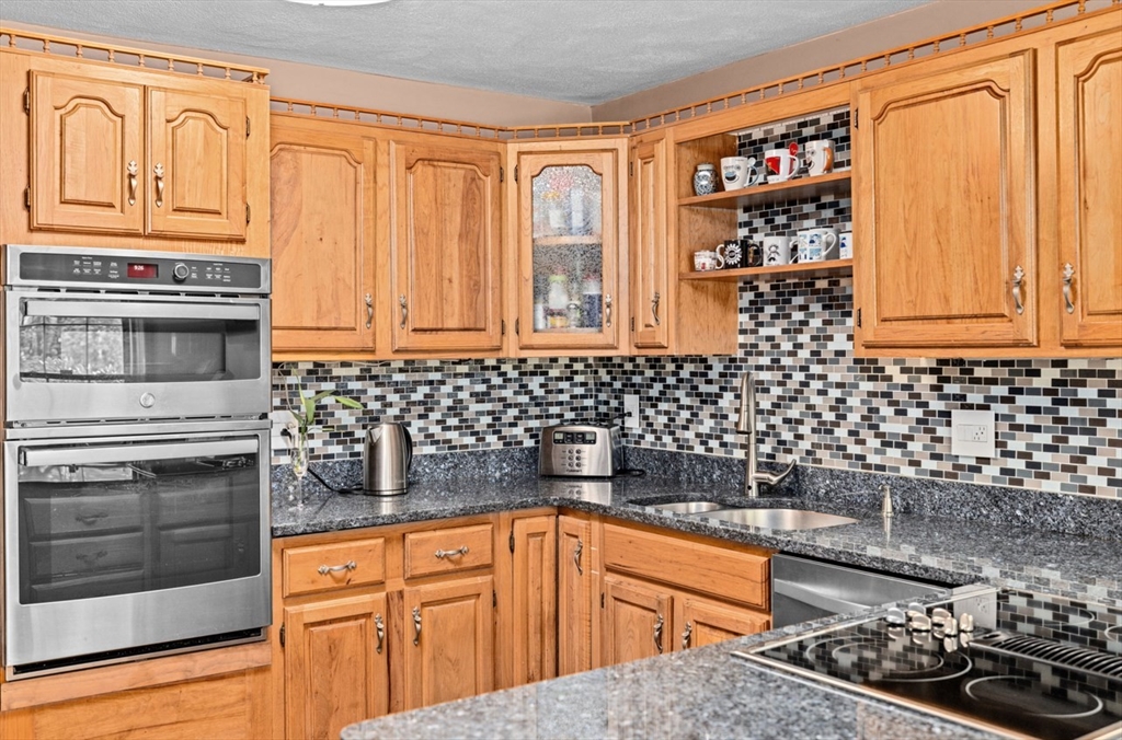 Braintree, Massachusetts, 02184, United States, 5 Bedrooms Bedrooms, ,4 BathroomsBathrooms,Residential,For Sale,1857635