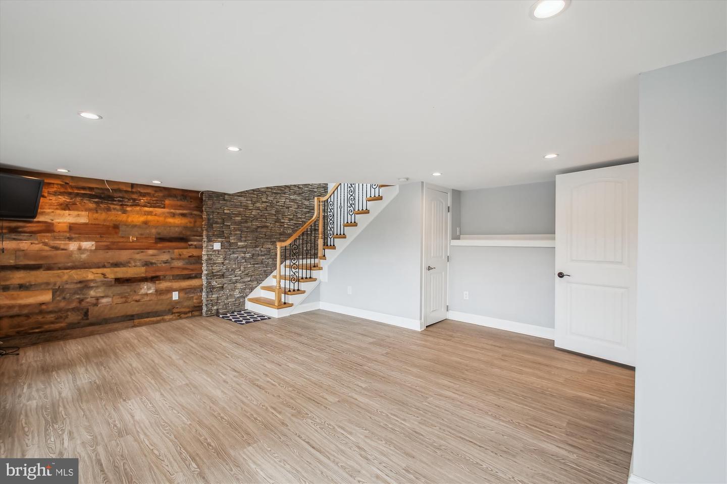 Glen Burnie, Maryland, 21060, United States, 2 Bedrooms Bedrooms, ,4 BathroomsBathrooms,Residential,For Sale,1867358