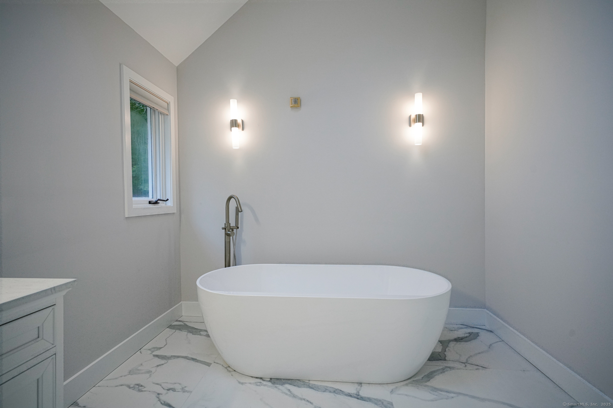 Glastonbury, Connecticut, 06033, United States, 5 Bedrooms Bedrooms, ,4 BathroomsBathrooms,Residential,For Sale,1902715