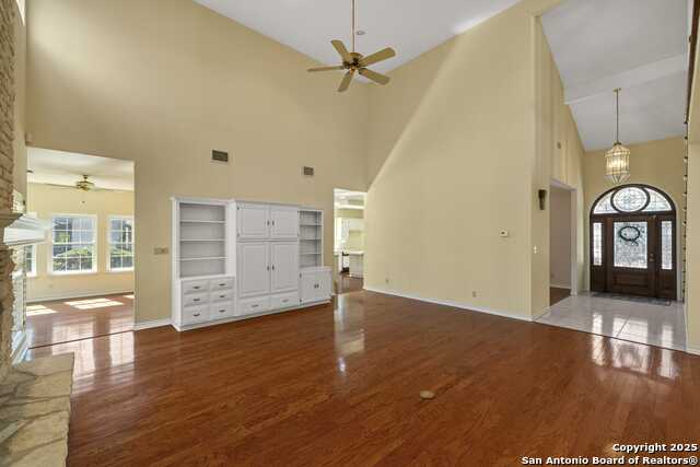 Kerrville, Texas, 78028, United States, 3 Bedrooms Bedrooms, ,4 BathroomsBathrooms,Residential,For Sale,1910535