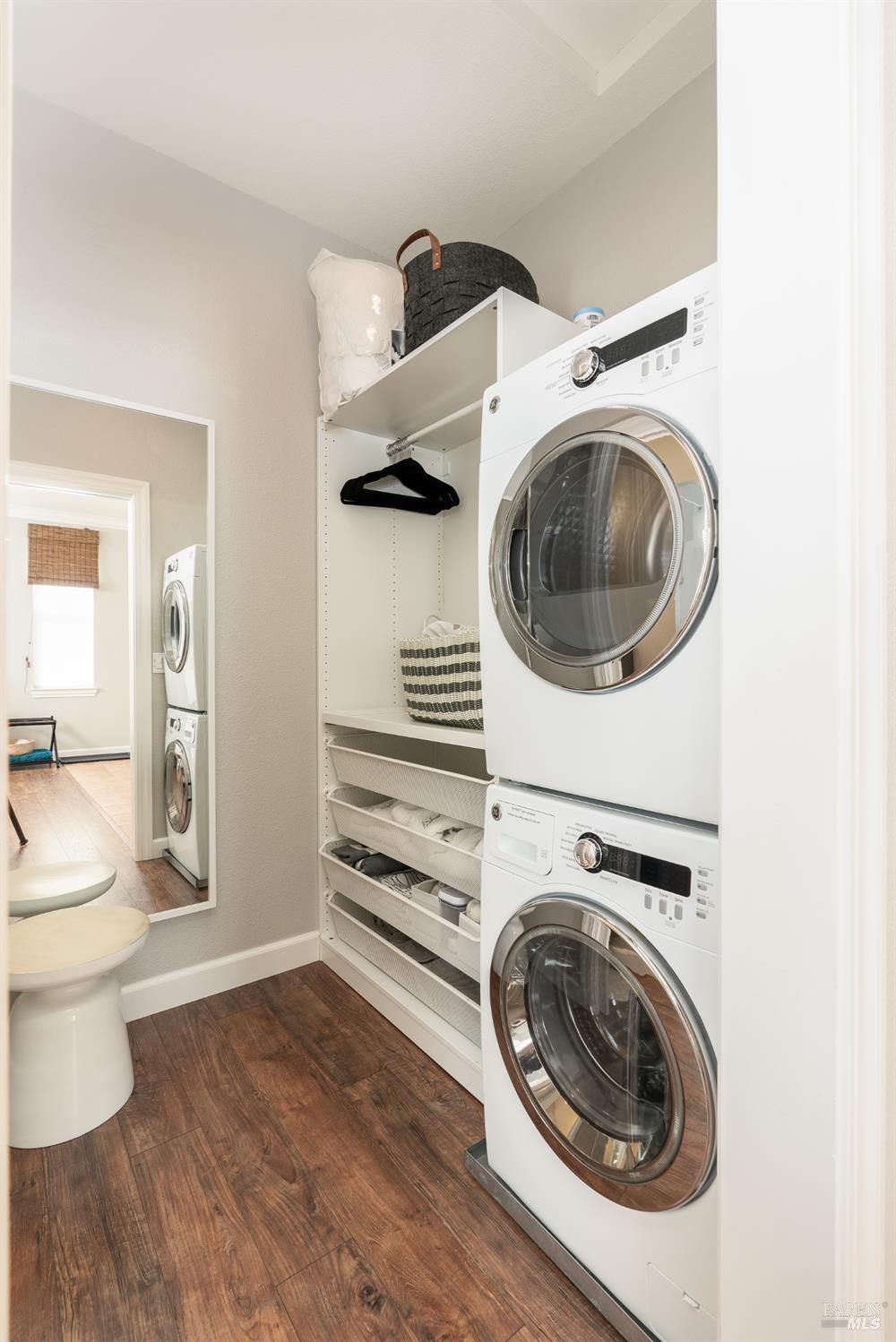 Sebastopol, California, 95472, United States, 3 Bedrooms Bedrooms, ,4 BathroomsBathrooms,Residential,For Sale,1987420