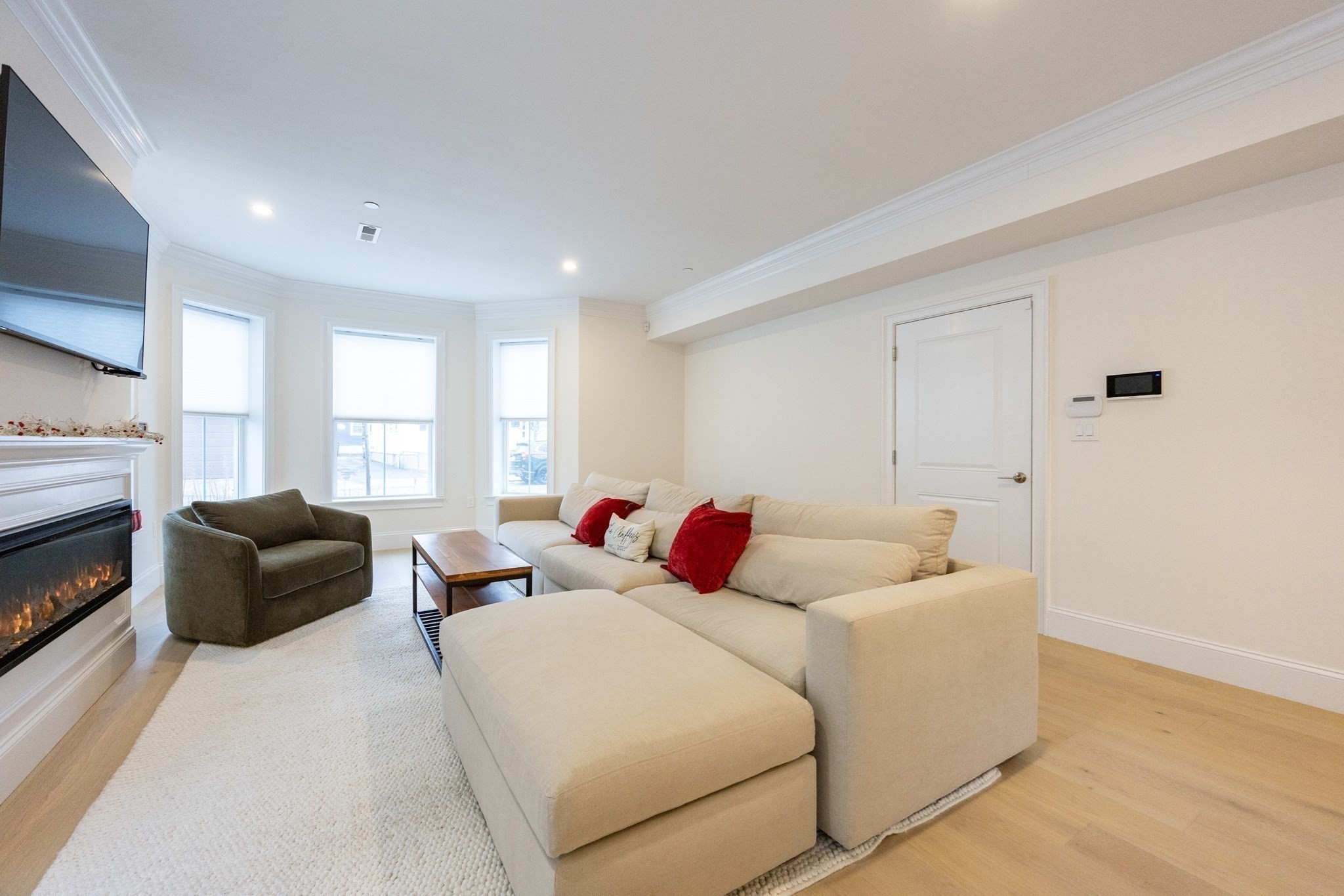 Boston, Massachusetts, 02134, United States, 3 Bedrooms Bedrooms, ,2 BathroomsBathrooms,Residential,For Sale,2034966