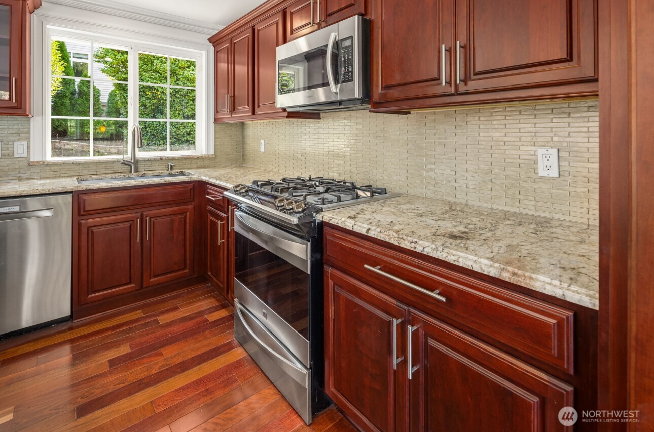 Kirkland, Washington, 98033, United States, 4 Bedrooms Bedrooms, ,2 BathroomsBathrooms,Residential,For Sale,1938855