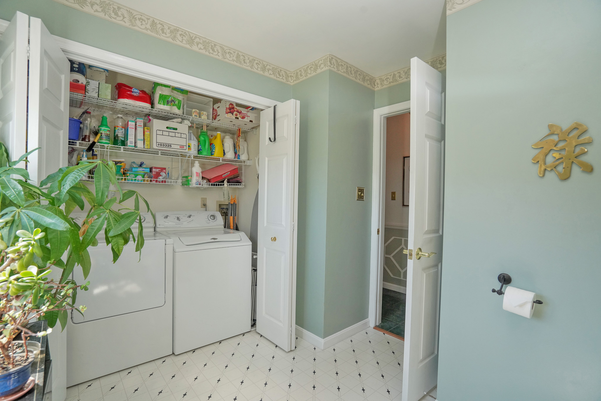 Tamaqua, Pennsylvania, 18252, United States, 4 Bedrooms Bedrooms, ,3 BathroomsBathrooms,Residential,For Sale,1980068