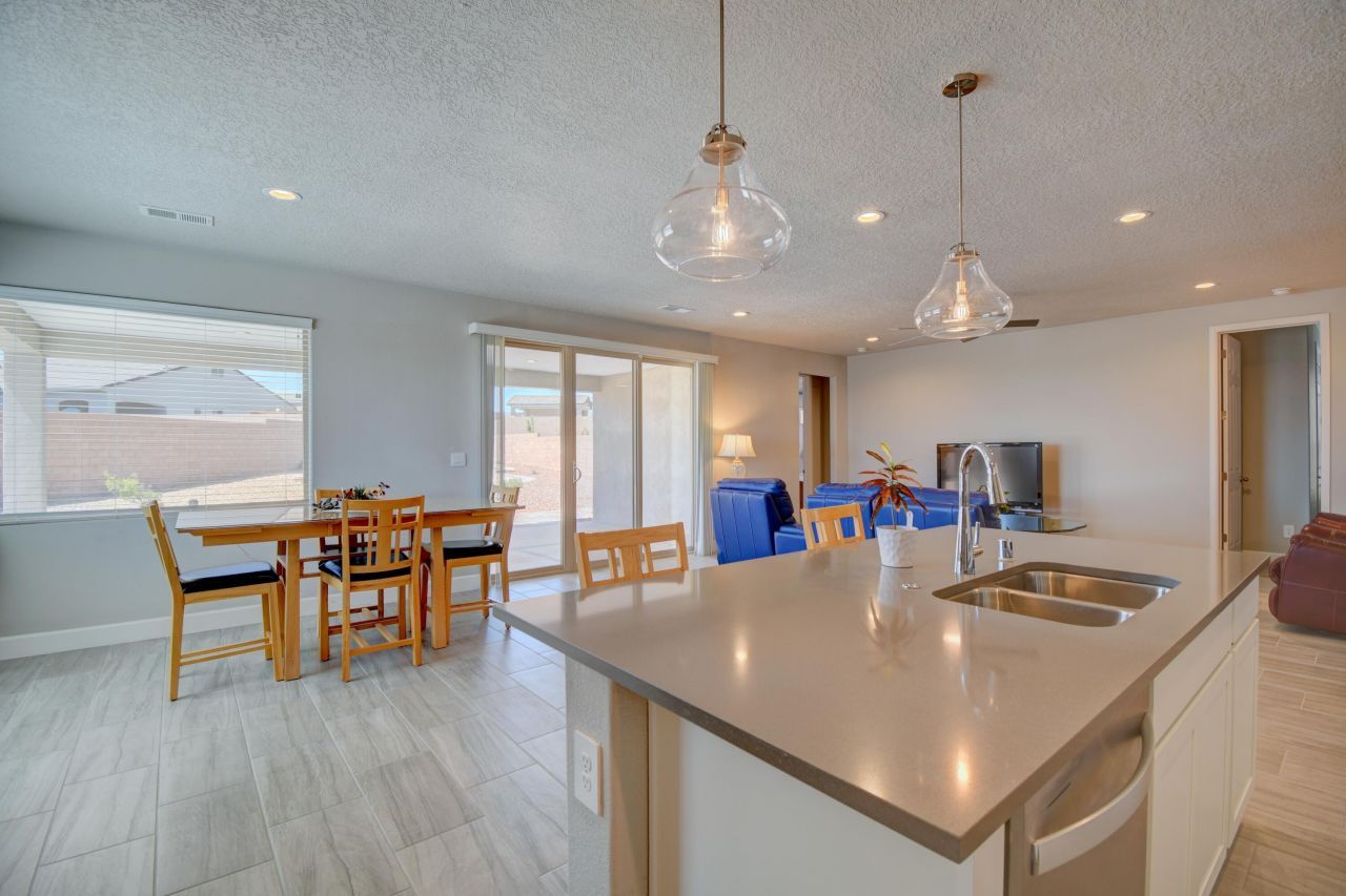 Albuquerque, New Mexico, 87114, United States, 4 Bedrooms Bedrooms, ,3 BathroomsBathrooms,Residential,For Sale,1793165