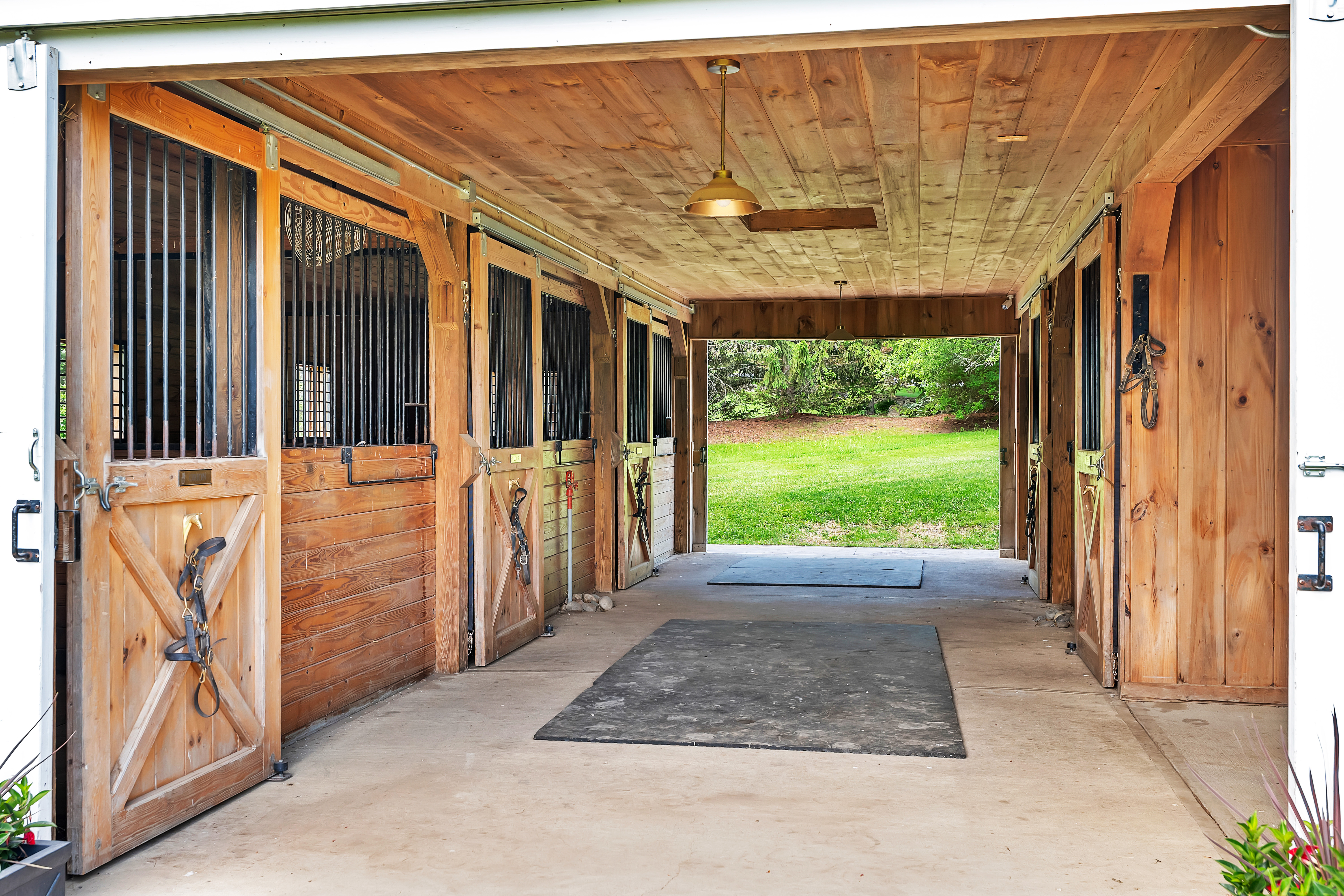  Equestrian Estate on 7 Acres - 物件實景