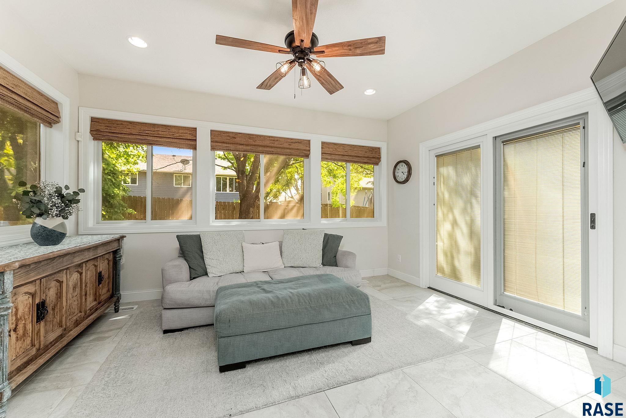 Sioux Falls, South Dakota, 57106, United States, 5 Bedrooms Bedrooms, ,3 BathroomsBathrooms,Residential,For Sale,1946502