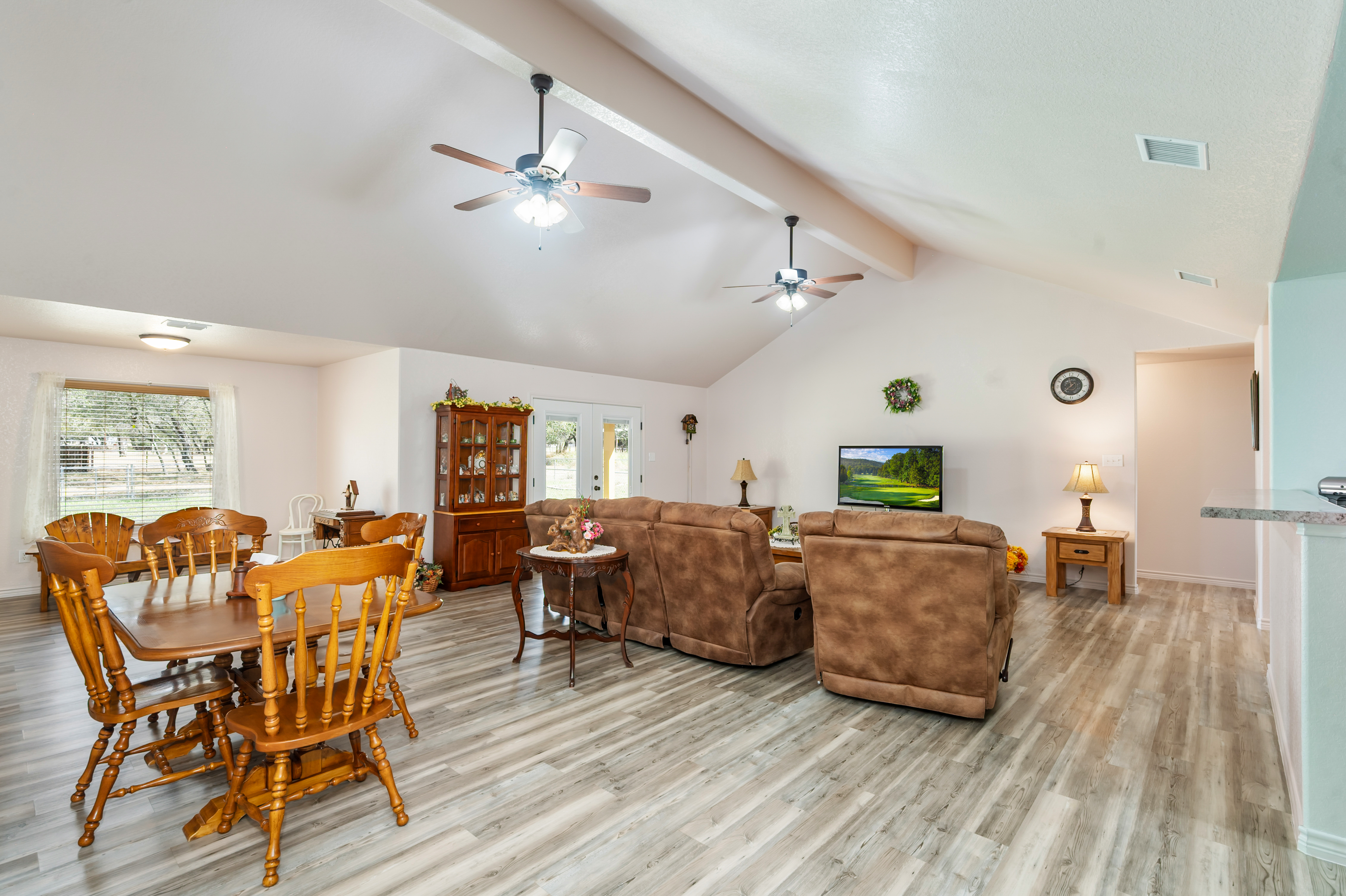  Spacious Poteet Home on 1.02 Acres - 物件實景