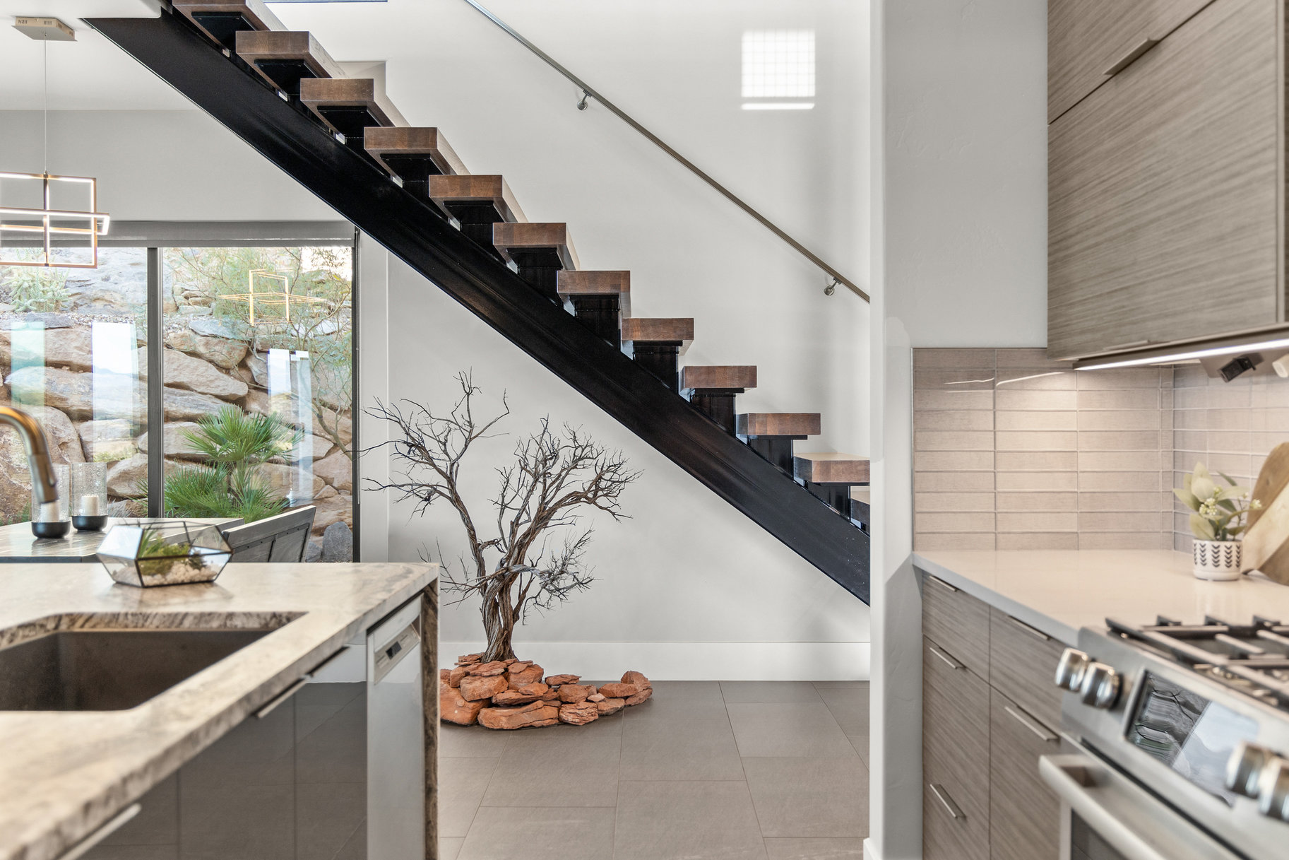  Modern Masterpiece With Breathtaking Mountain Views - 物件實景