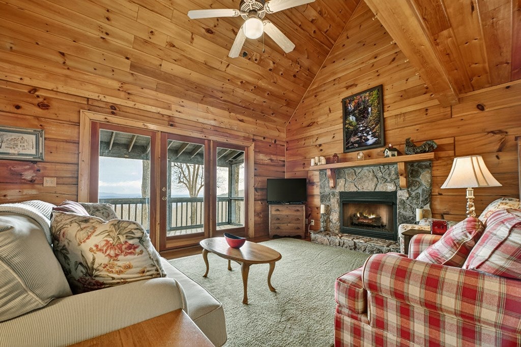 Ellijay, Georgia, 30536, United States, 3 Bedrooms Bedrooms, ,3 BathroomsBathrooms,Residential,For Sale,2009787