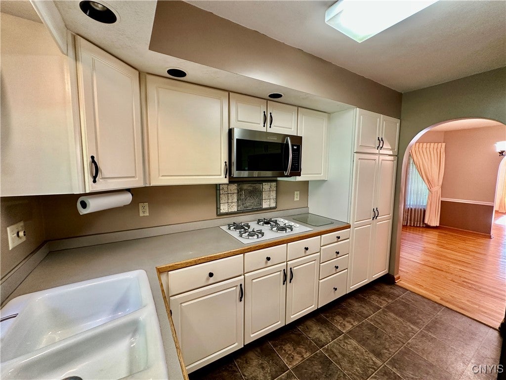 Oswego, New York, 13126, United States, 4 Bedrooms Bedrooms, ,3 BathroomsBathrooms,Residential,For Sale,1899451