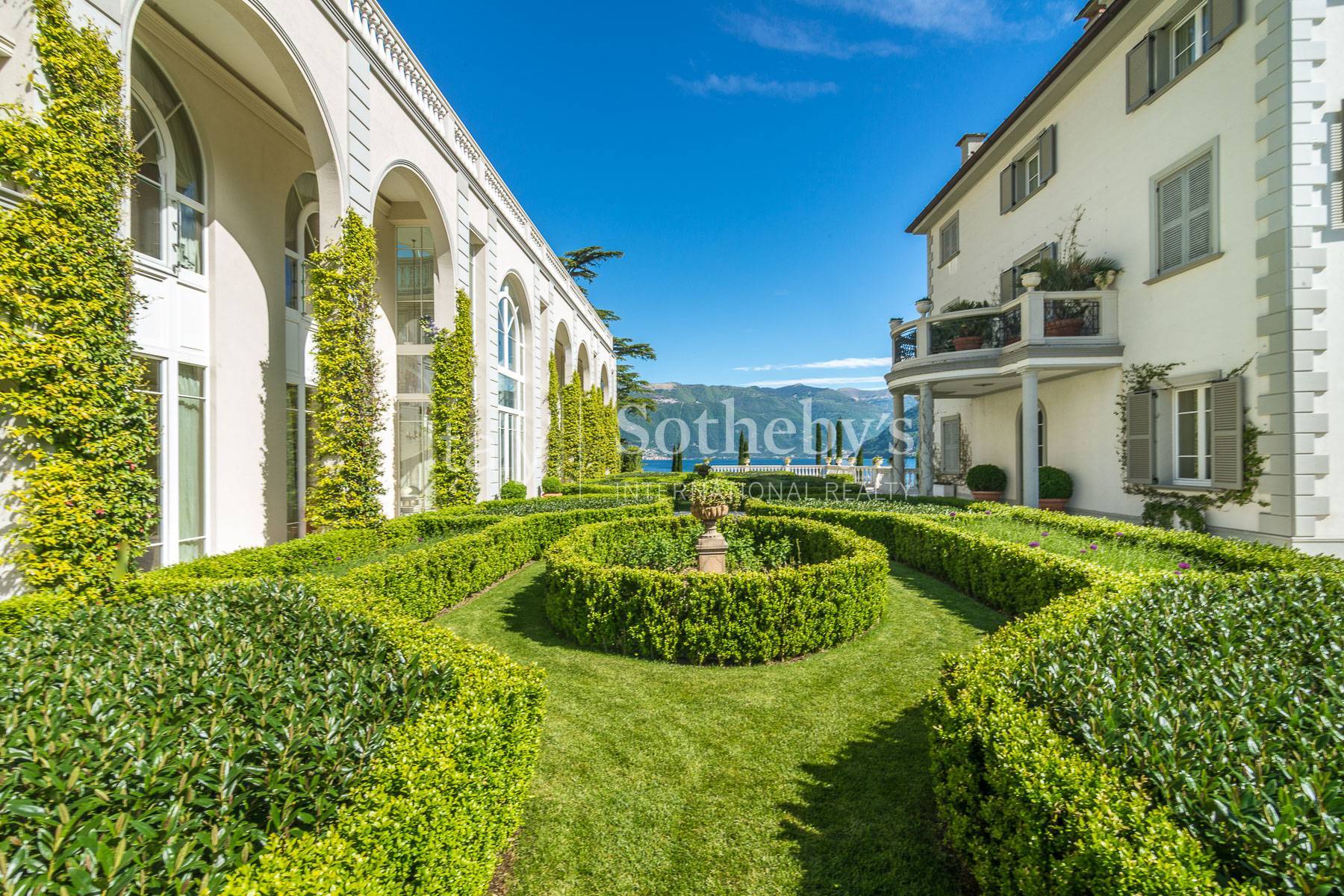  Gorgeous lakefront trophy estate - 物件實景