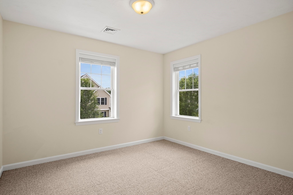 Rockland, Massachusetts, 02370, United States, 4 Bedrooms Bedrooms, ,3 BathroomsBathrooms,Residential,For Sale,1898711