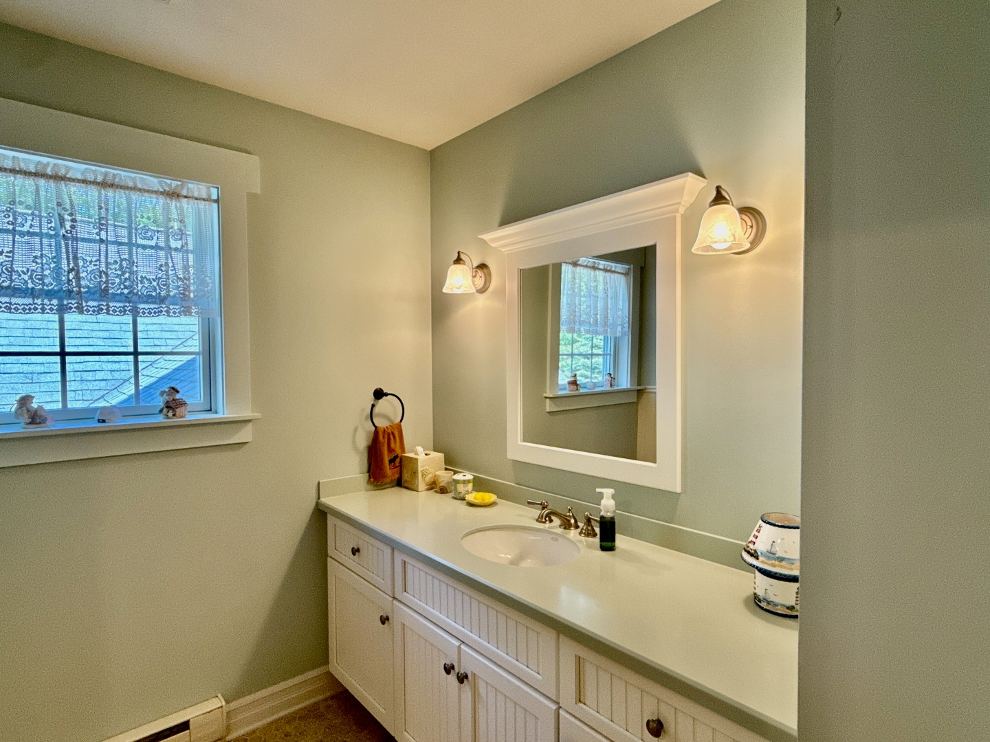 Hawley, Pennsylvania, 18428, United States, 3 Bedrooms Bedrooms, ,4 BathroomsBathrooms,Residential,For Sale,1846687