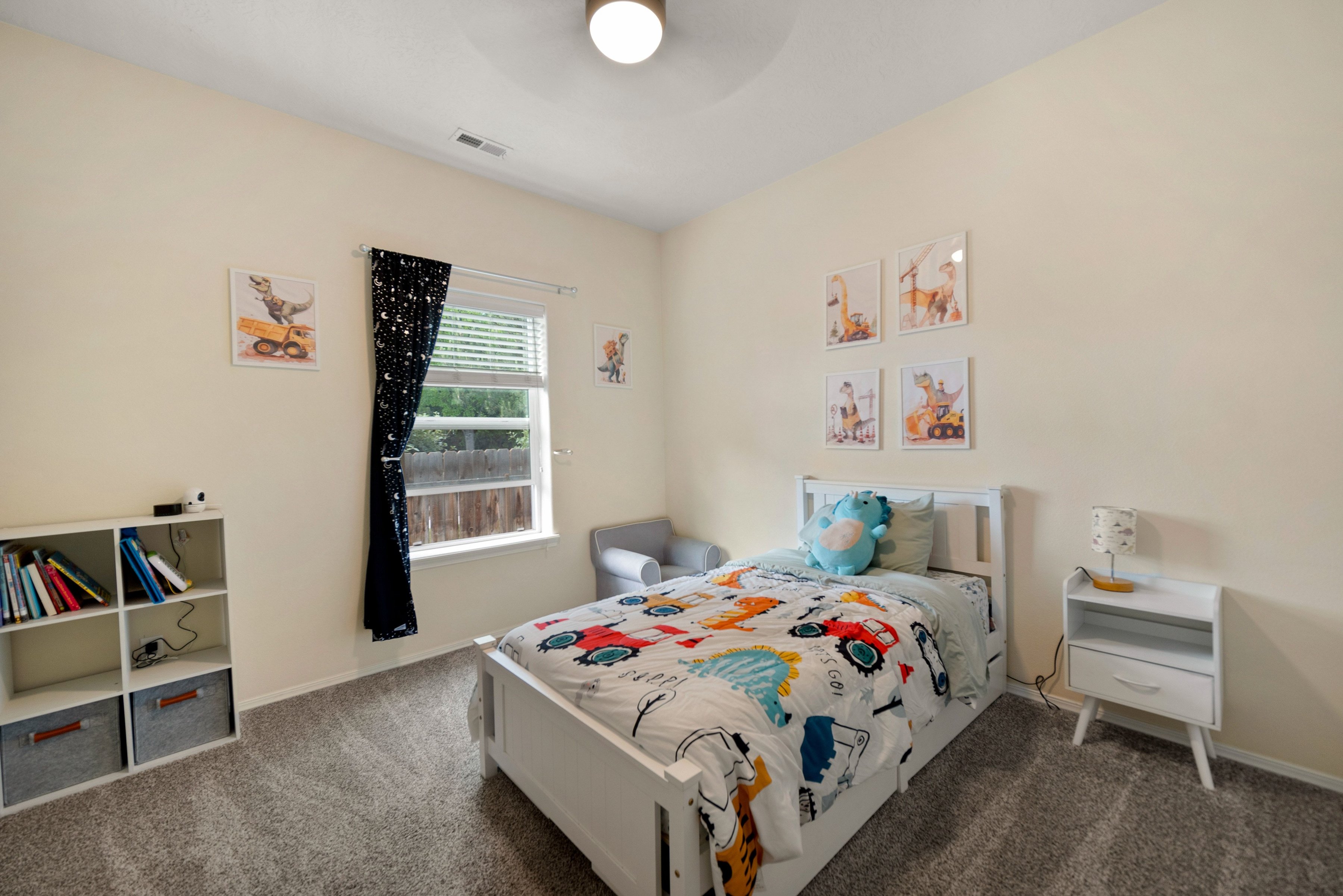  Single-Level Living with Bonus Room and 33’ RV Bay - 物件實景