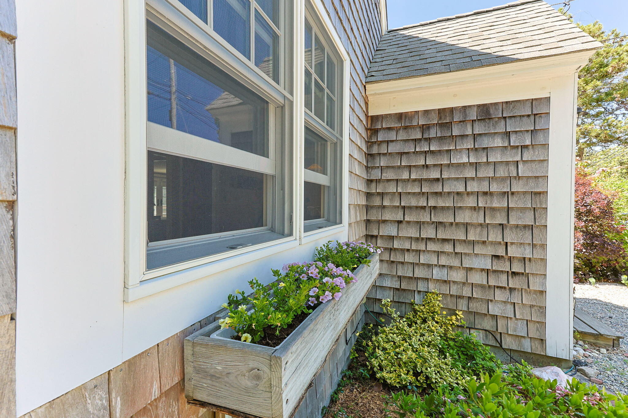  Move-In Ready Comfort on a Beautifully Wooded Acre-Plus Setting - 物件實景