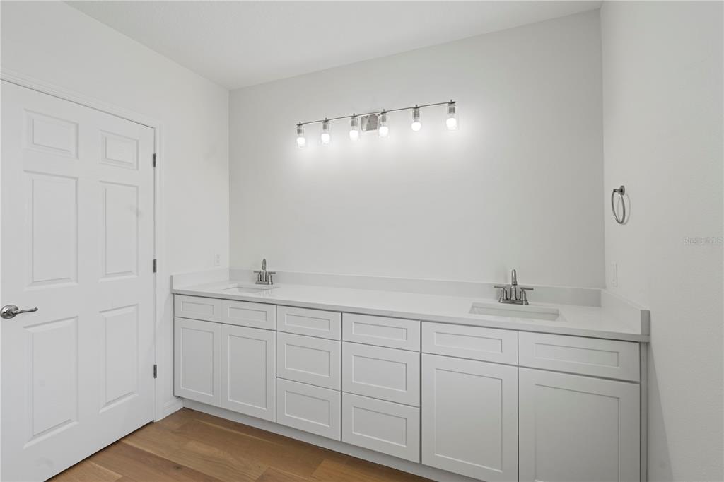 Sanford, Florida, 32771, United States, 5 Bedrooms Bedrooms, ,4 BathroomsBathrooms,Residential,For Sale,1980065