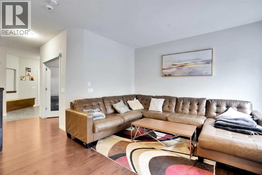 CALGARY, Alberta, T2X 0J7, CA, 3 Bedrooms Bedrooms, ,2 BathroomsBathrooms,Residential,For Sale,1947364