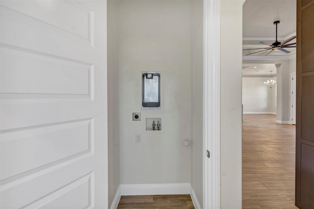 Granbury, Texas, 76049, United States, 4 Bedrooms Bedrooms, ,3 BathroomsBathrooms,Residential,For Sale,2007814