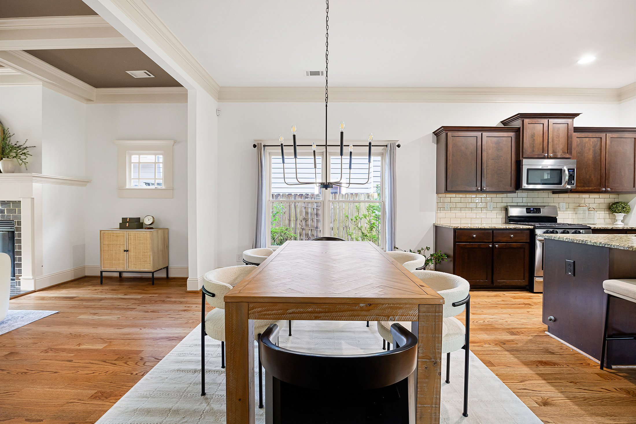  Spacious Living Meets Modern Convenience - 物件實景