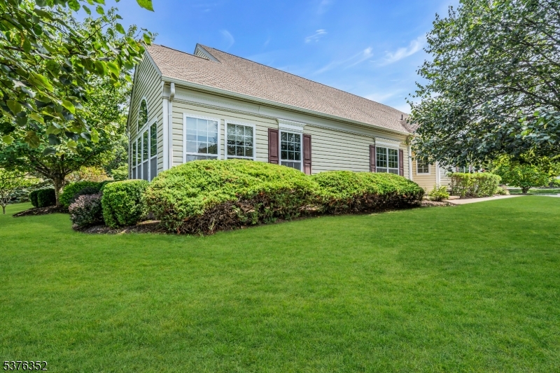 Franklin Twp., New Jersey, 08873, United States, 2 Bedrooms Bedrooms, ,2 BathroomsBathrooms,Residential,For Sale,1911173