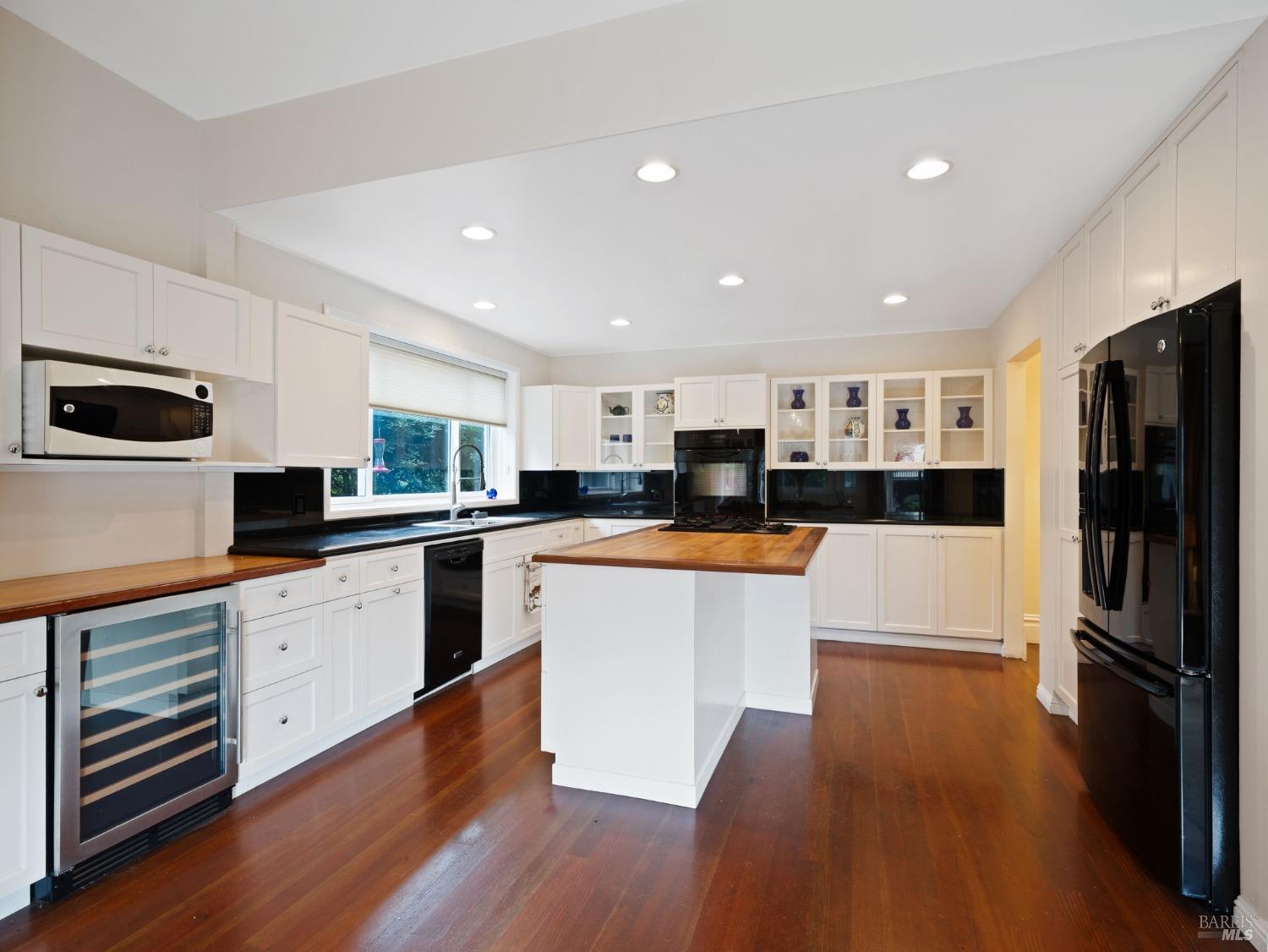 Napa, California, 94559, United States, 5 Bedrooms Bedrooms, ,3 BathroomsBathrooms,Residential,For Sale,1991886