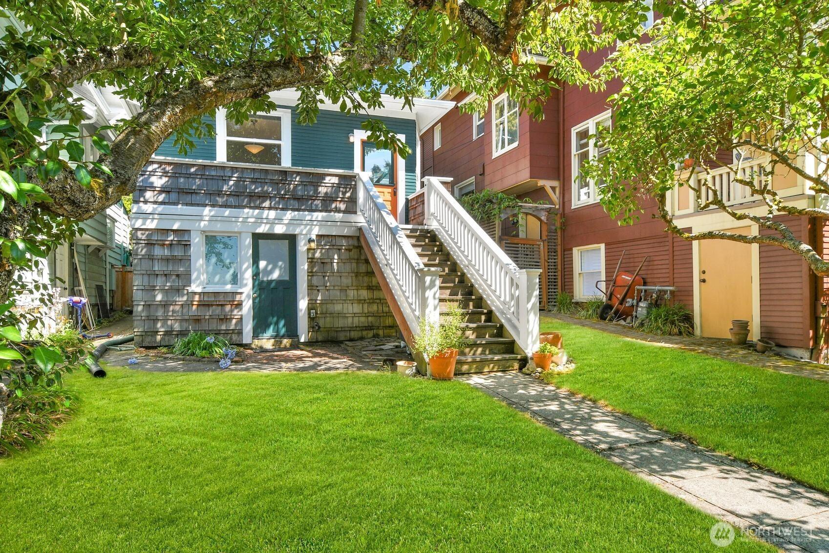 SEATTLE, Washington, 98119, United States, 2 Bedrooms Bedrooms, ,1 BathroomBathrooms,Residential,For Sale,1907615