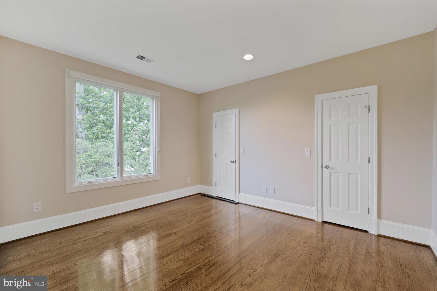 Washington, District of Columbia, 20016, United States, 5 Bedrooms Bedrooms, ,6 BathroomsBathrooms,Residential,For Sale,1896889