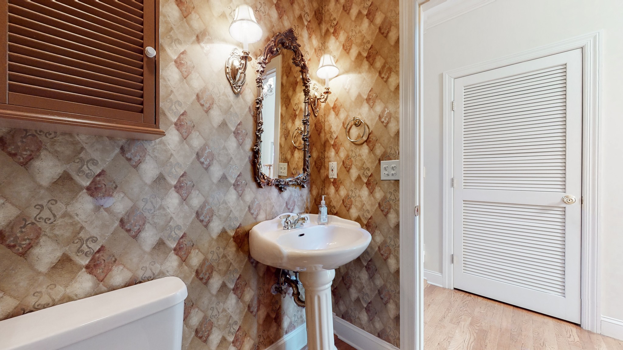 Tullahoma, Tennessee, 37388, United States, 6 Bedrooms Bedrooms, ,5 BathroomsBathrooms,Residential,For Sale,1978966