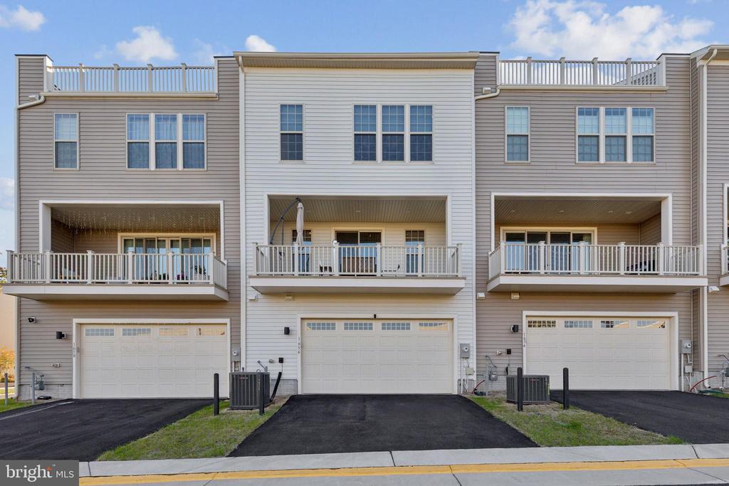 Leesburg, Virginia, 20176, United States, 4 Bedrooms Bedrooms, ,4 BathroomsBathrooms,Residential,For Sale,1983431