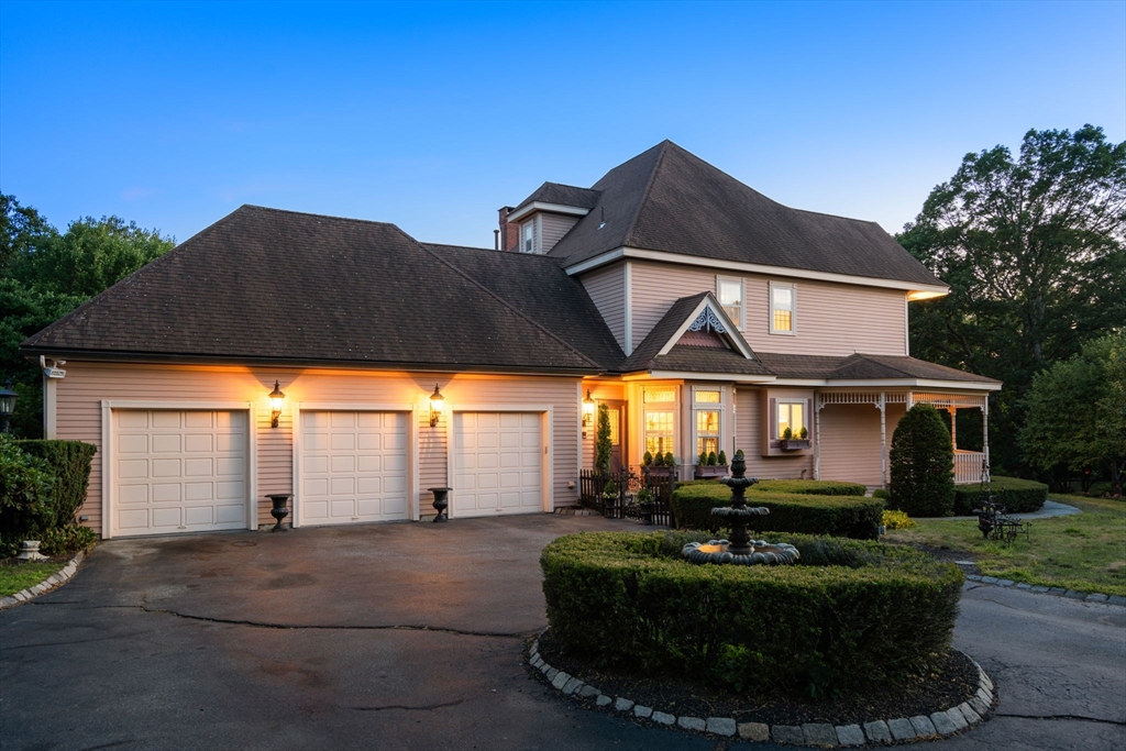 Hopkinton, Massachusetts, 01748, United States, 4 Bedrooms Bedrooms, ,5 BathroomsBathrooms,Residential,For Sale,1982386