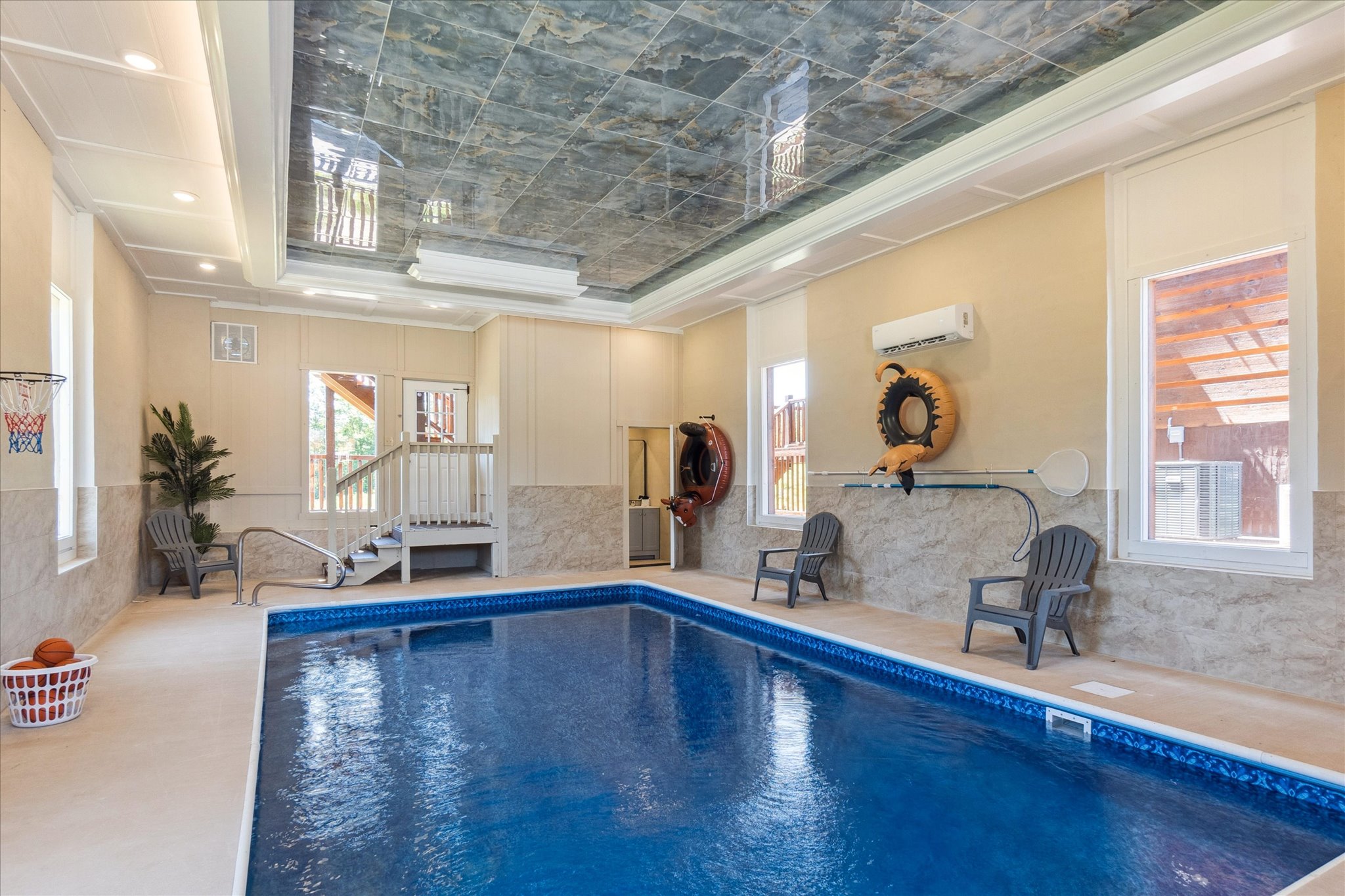 Sevierville, Tennessee, 37876, United States, 8 Bedrooms Bedrooms, ,9 BathroomsBathrooms,Residential,For Sale,1981124