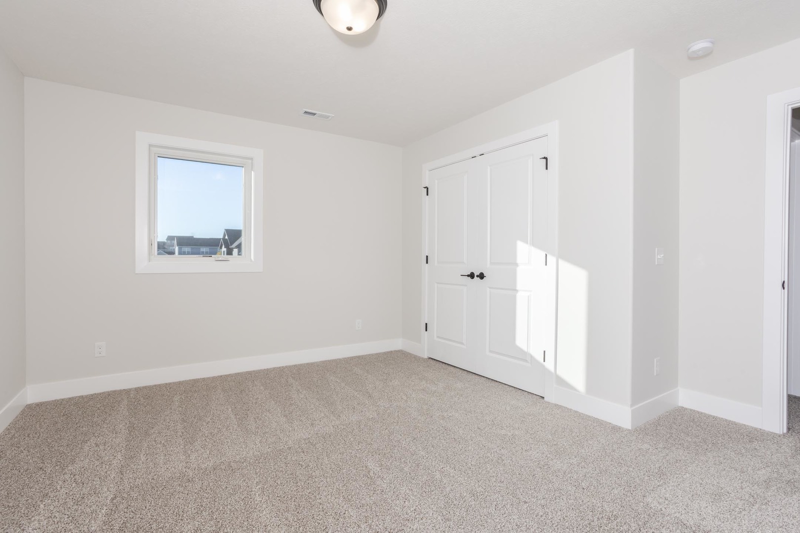 Bloomington, Illinois, 61705, United States, 5 Bedrooms Bedrooms, ,4 BathroomsBathrooms,Residential,For Sale,1926281
