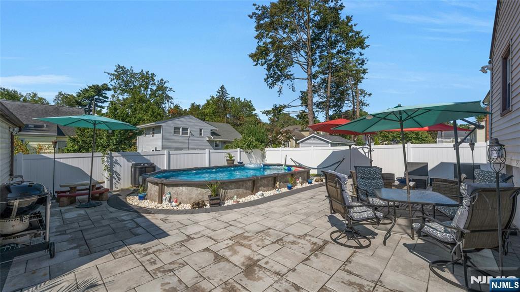 New Milford, New Jersey, 07646, United States, 2 Bedrooms Bedrooms, ,2 BathroomsBathrooms,Residential,For Sale,1948003