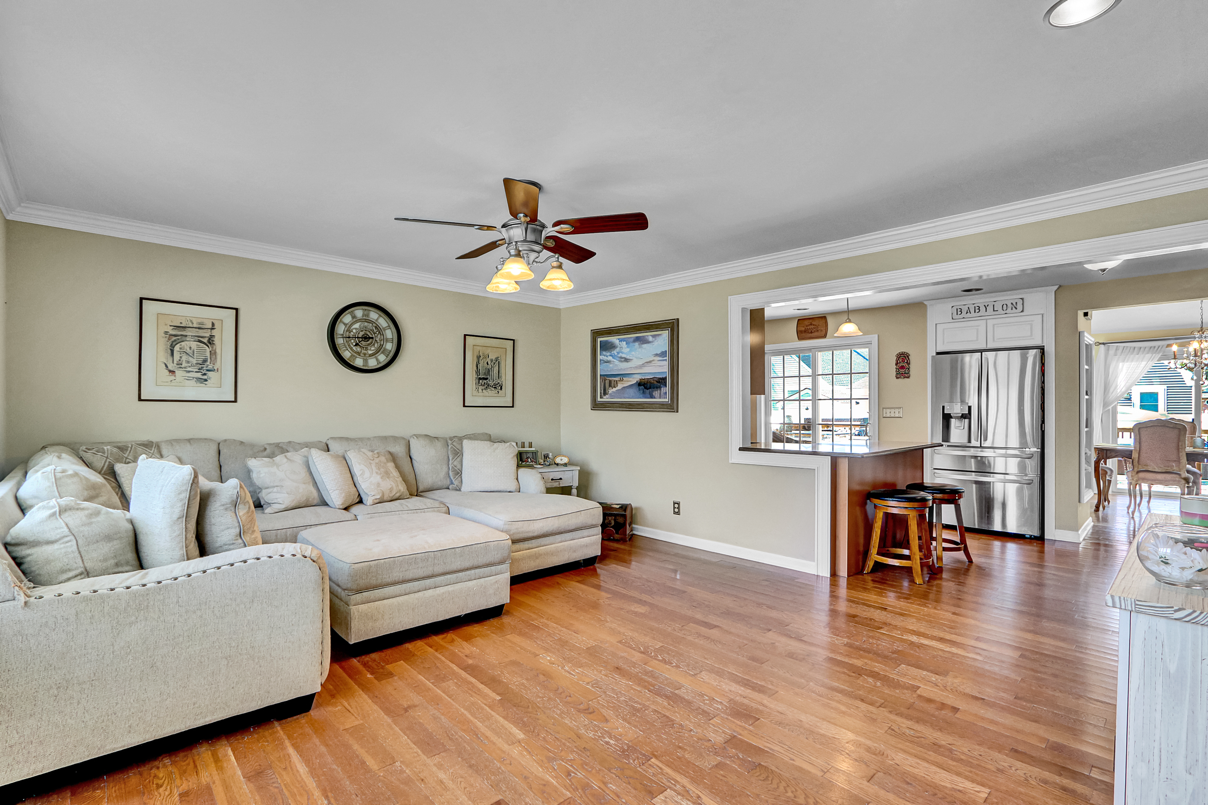 Babylon, New York, 11702, United States, 4 Bedrooms Bedrooms, ,2 BathroomsBathrooms,Residential,For Sale,1921304