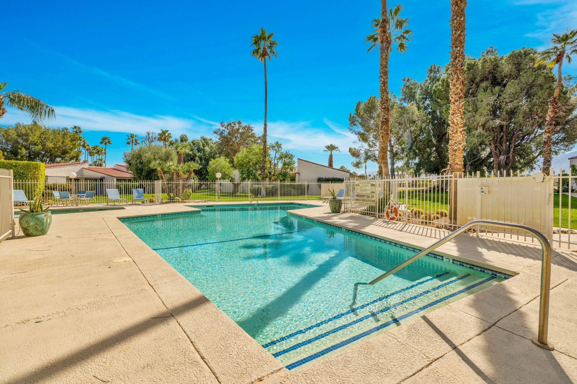  Mid-Century Fixer in Palm Springs Country Club - 物件實景