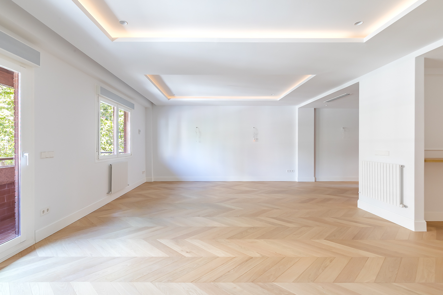  Flat with large terrace, balcony, parking, and storage room - 物件實景
