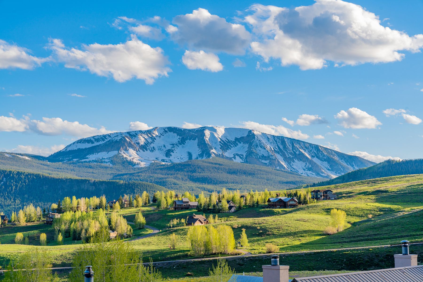  This Exceptional Mountain Residence Enjoys Sweeping, Unobstructed Views - 物件實景