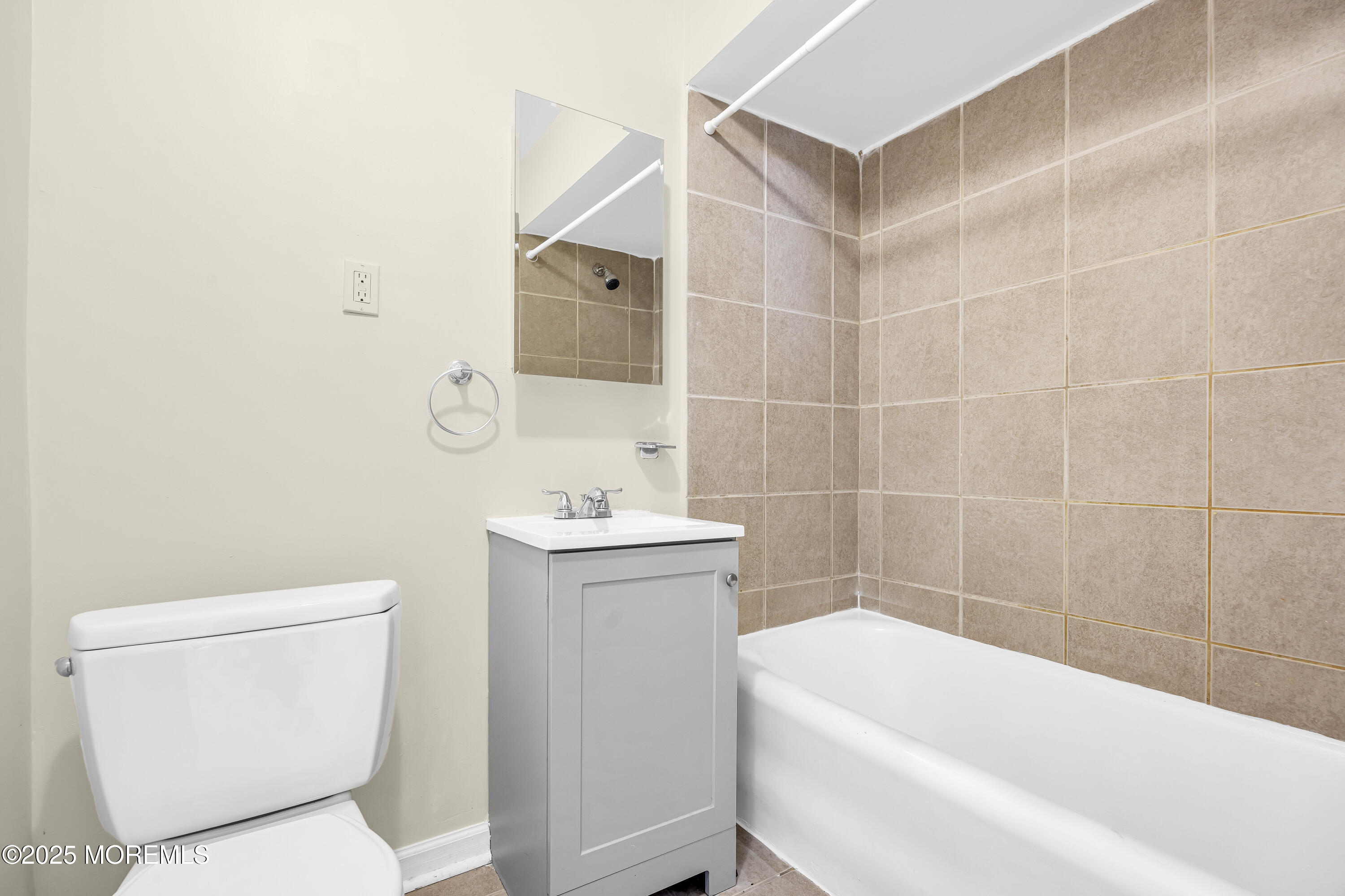 Newark, New Jersey, 07104, United States, 7 Bedrooms Bedrooms, ,3 BathroomsBathrooms,Residential,For Sale,1915900