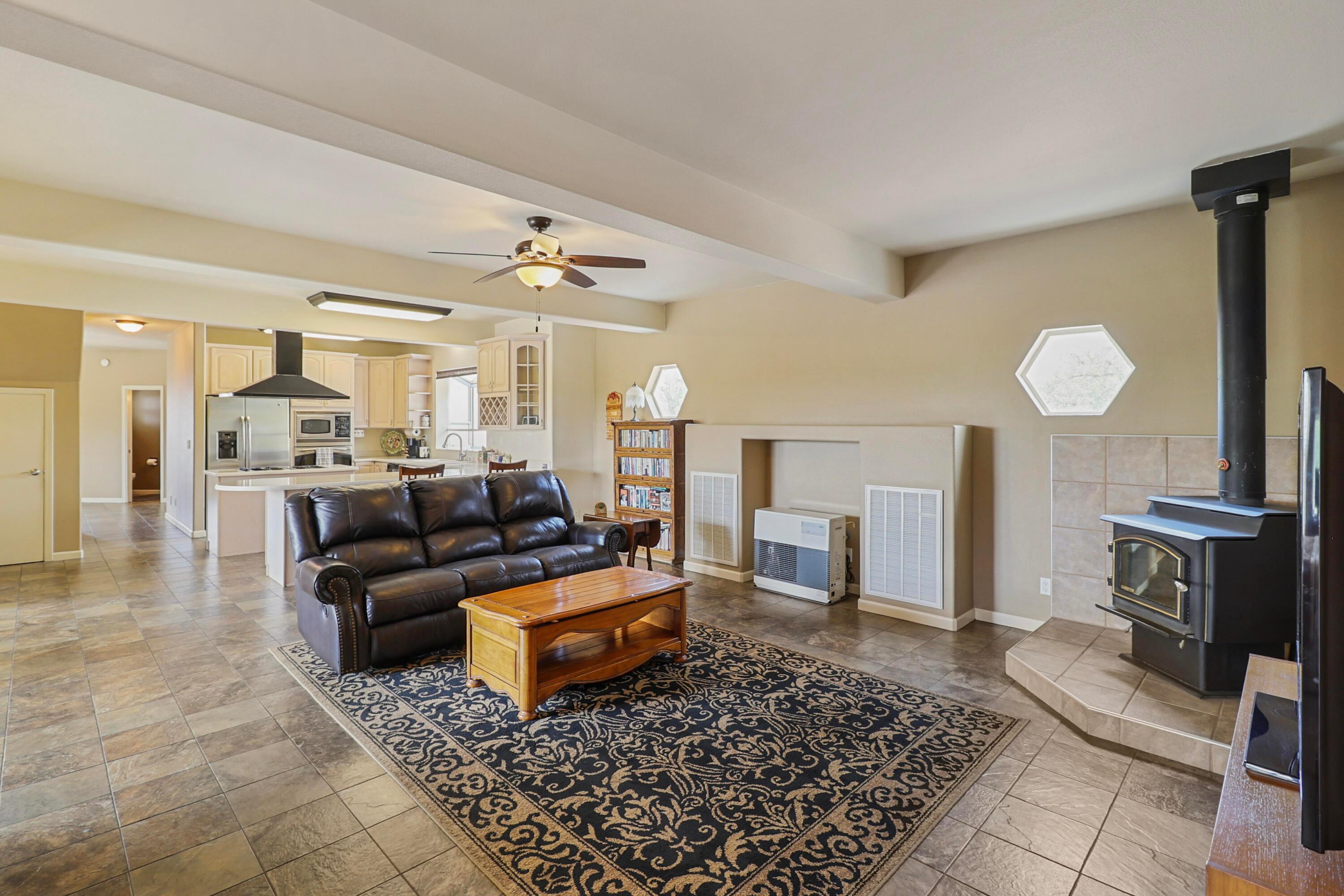 Redding, California, 96002, United States, 3 Bedrooms Bedrooms, ,3 BathroomsBathrooms,Residential,For Sale,1992839