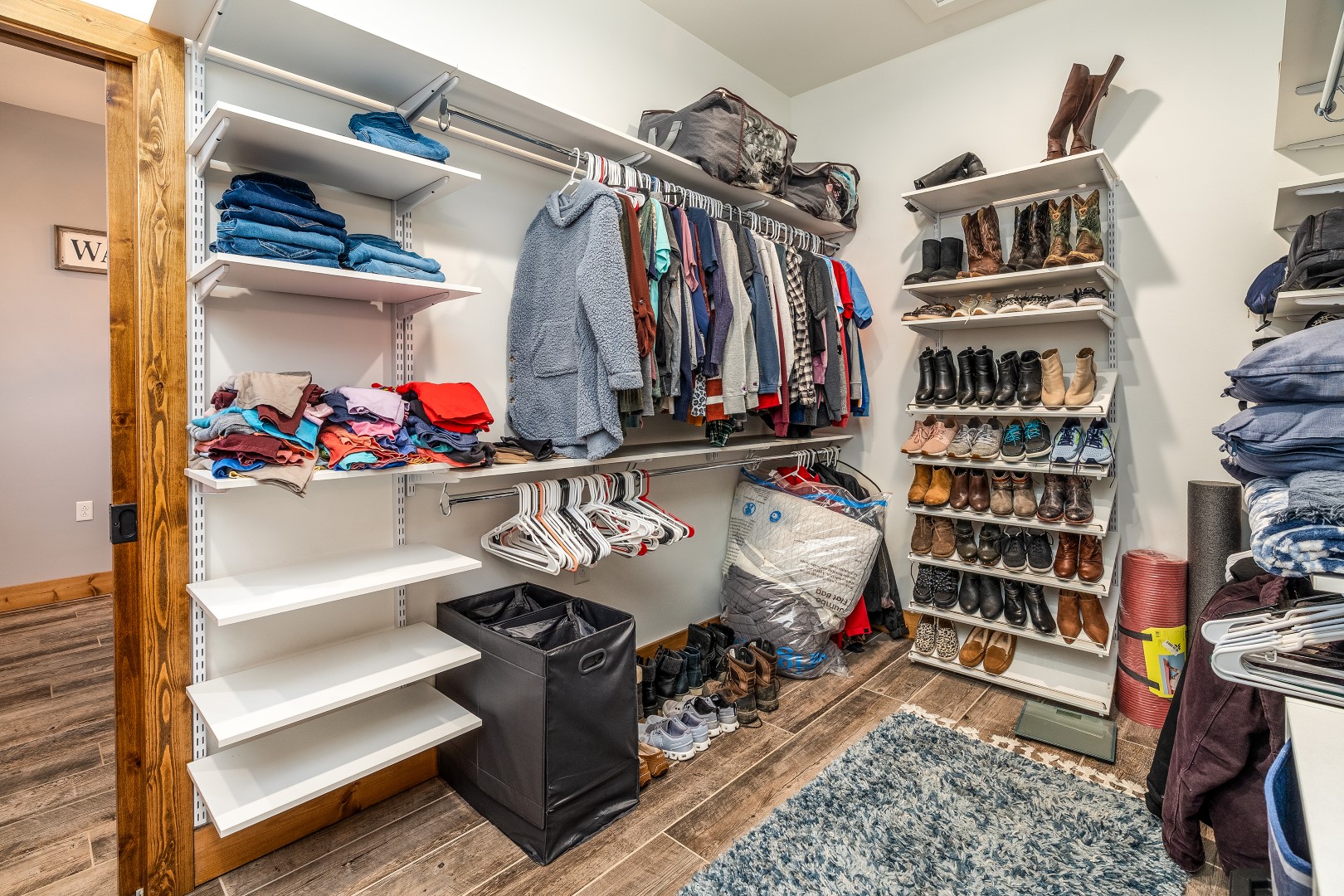 Carbondale, Illinois, 62902, United States, 3 Bedrooms Bedrooms, ,8 BathroomsBathrooms,Residential,For Sale,1986074