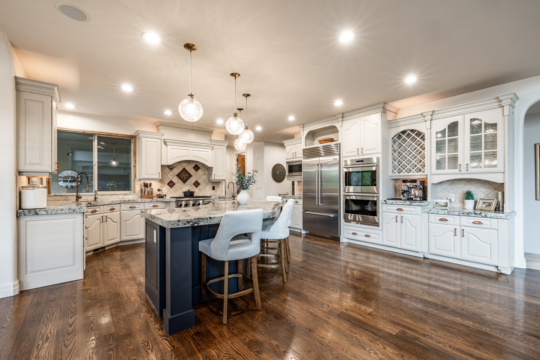  Custom 2-Story Parade Home with Dolphin Bolderscape Grotto Pool & 6 Car Garage - 物件實景