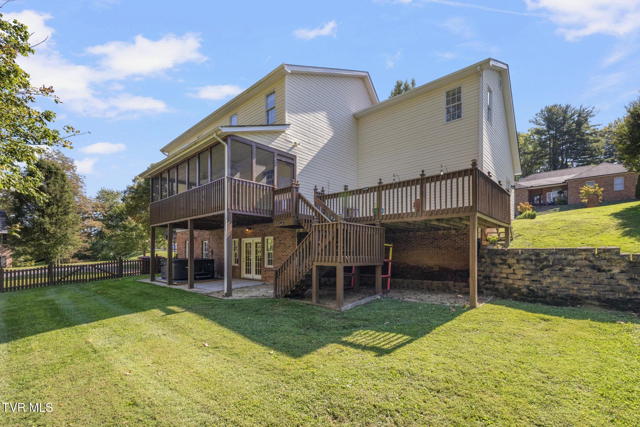 Gray, Tennessee, 37615, United States, 5 Bedrooms Bedrooms, ,4 BathroomsBathrooms,Residential,For Sale,1978234