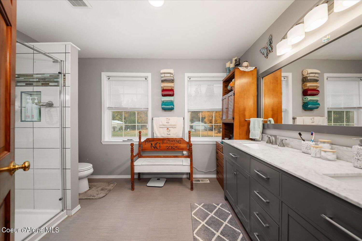 Metaline Falls, Washington, 99153, United States, 5 Bedrooms Bedrooms, ,3 BathroomsBathrooms,Residential,For Sale,1980097