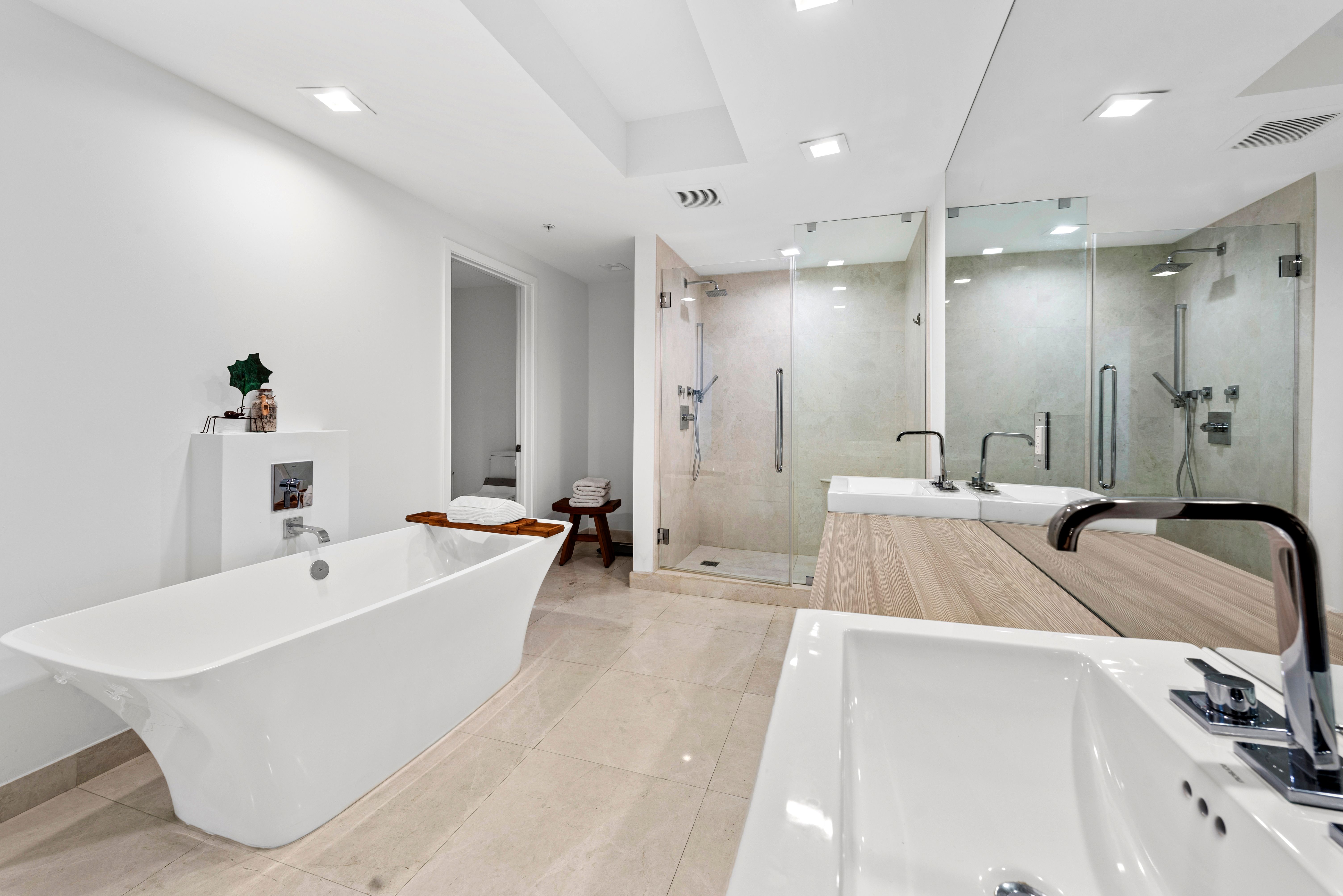  17111 Biscayne Blvd, North Miami Beach, FL, 33160 - 物件實景